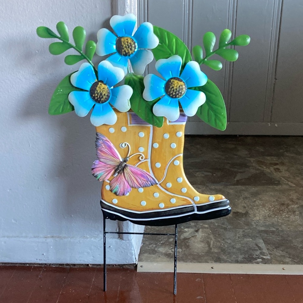 NWT Beautiful 🦋 Rainboots w/ a Trio of Blue Flowers Metal Garden Yard Stake Sign